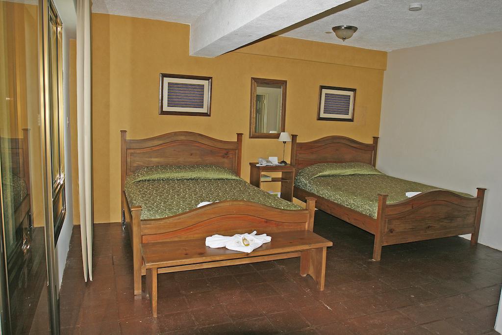 Hotel La Riviera De Atitlan Панахачель Номер фото